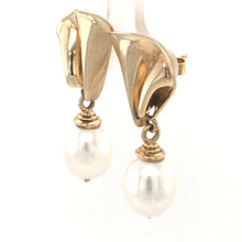 Load image into Gallery viewer, Gold Fan Pearl Earrings
