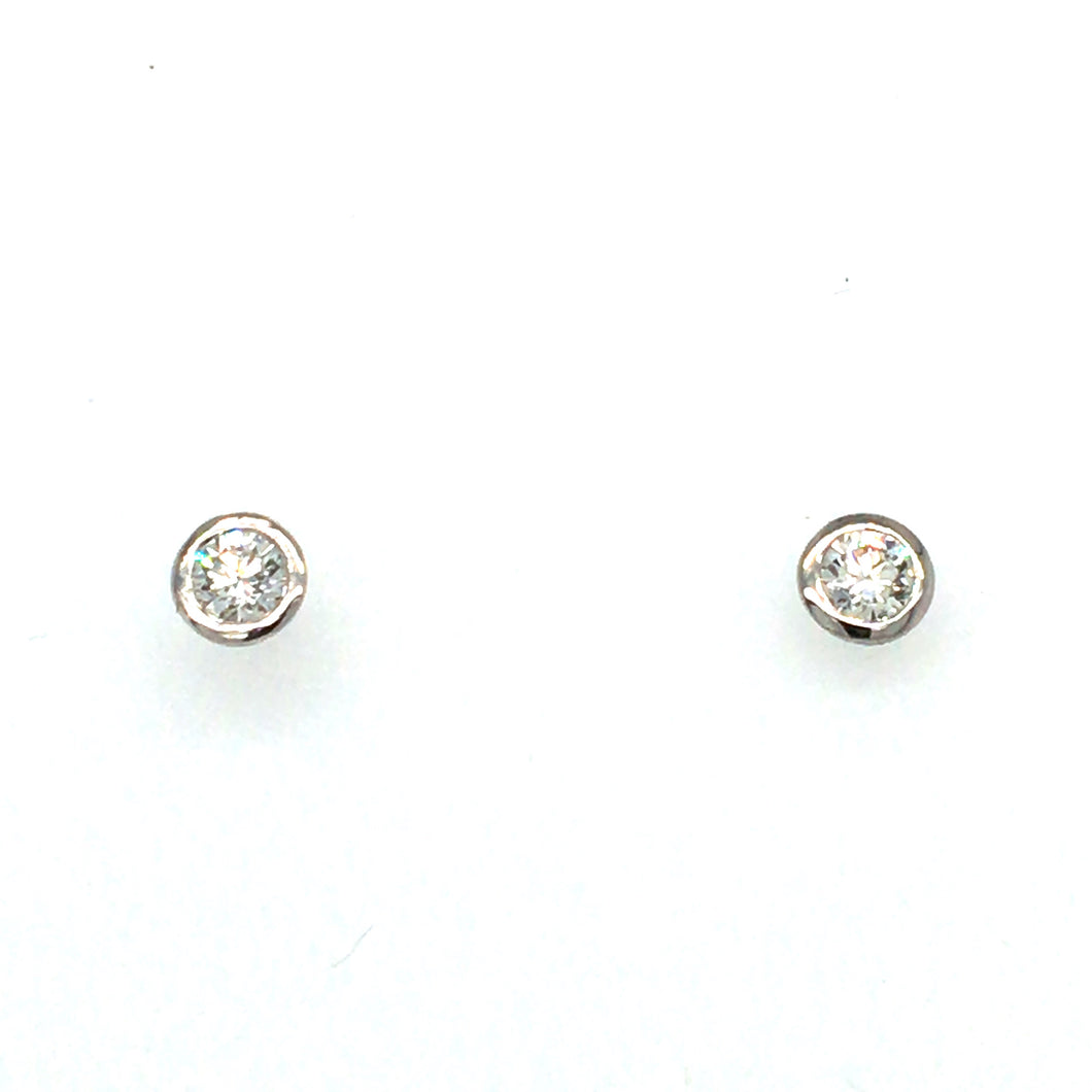Diamond Rim Set Stud Earrings