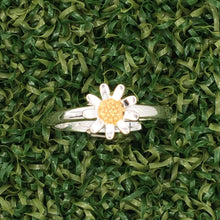 Load image into Gallery viewer, Daisy Silver Ring
